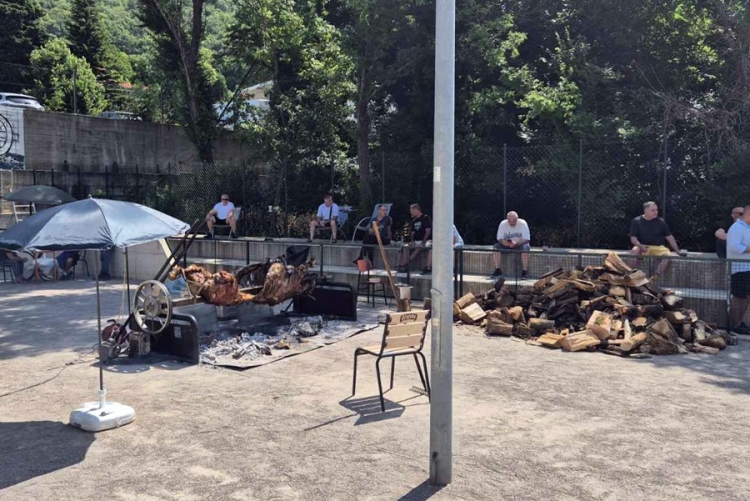 Armada u Dragi uz vola na ražnju pripremila proslavu osvajanje dvostruke krune