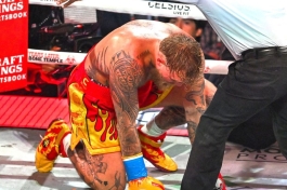 Plemenita vještina  za nevješto zgrtanje novca, Jake Paul  namjerno padao