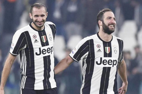 Chiellini i Higuain