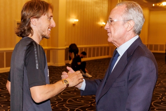 Luka Modrić i Florentino Perez prije utakmice u Munchenu