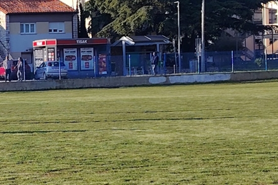 4. NL: Predstavnik Mladosti opet je pljunuo na suca i uputio ozbiljne prijetnje