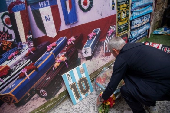 Jose Mourinho dobio aplauz u središtu Napolija, posjetio mural najboljega svih vremena