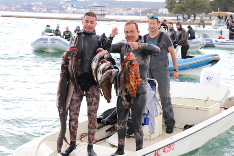Daniel Gospić i Đani Uhač sa trofejnim ulovom