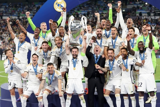 Real Madrid 15. put u povijesti prvak Europe, Toni Kroos ovacijama ispraćen u mirovinu, Luka Modrić proslavio šestu krunu s kraljevskim klubom
