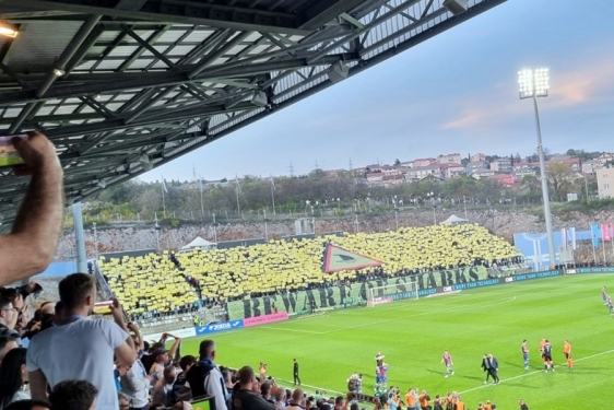 Pogledajte atmosferu uoči početka 147. Jadranskog derbija na Rujevici