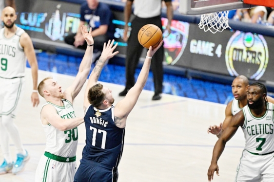 Dallas neočekivano uvjerljivo pobijedio, Boston doživio treći najteži poraz u povijesti