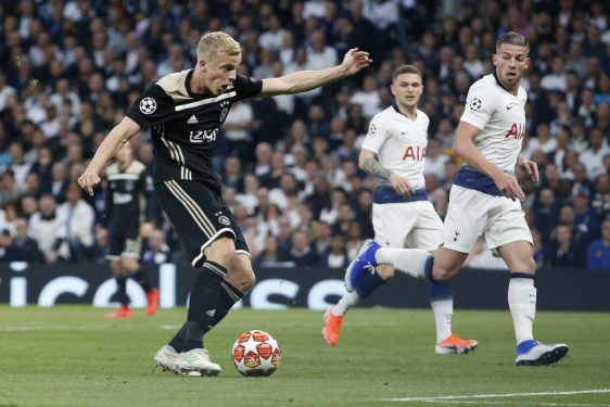 Donny van de Beek postigao pogotke protiv Juventusa i Tottenhama