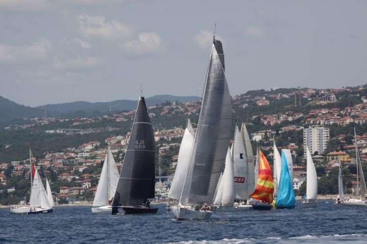 Fiumanka 2021: Regata važnija od jedrenja, stotine jedara u čast zaštitnika Grada Rijeke