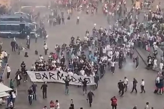 Navijači Rijeke okupirali Milano, sukobi s policijom završili uporabom suzavca i uhićenjima