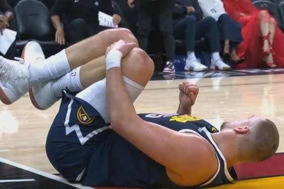 Nikolu Jokića teže  ozlijedio suigrač, pogledajte bizarnu ozljede