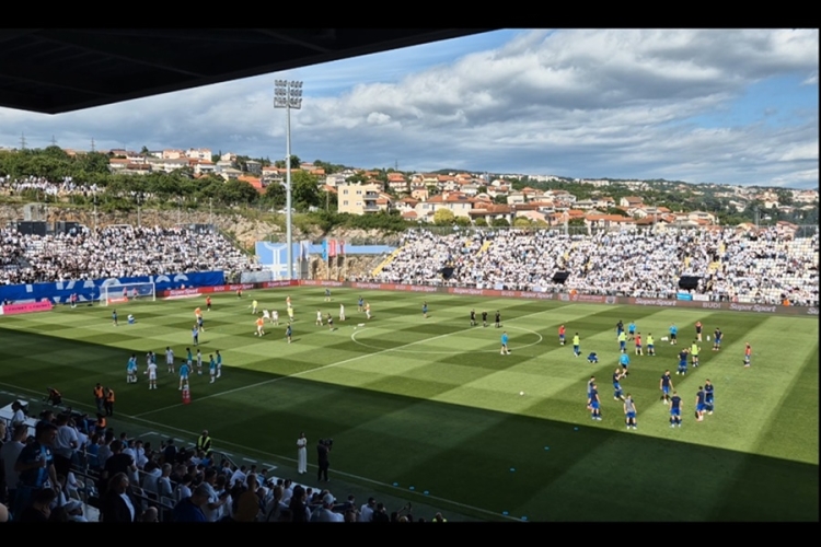 Pogledajte atmosferu na Rujevici uoči početka utakmice protiv Slaven Belupa!