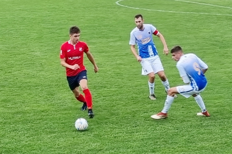 Damjan Mendrila (Pomorac 1921), Armando Begić i Luka Jakovljević (Naprijed)