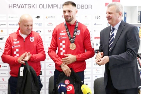 Pero i Gabrijel Veočić, Bono Bošnjak