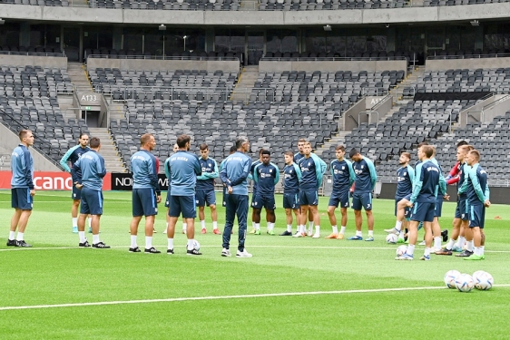 Nogometaši Rijeke igraju na umjetnoj travi modernog stadiona Tele2 Arena