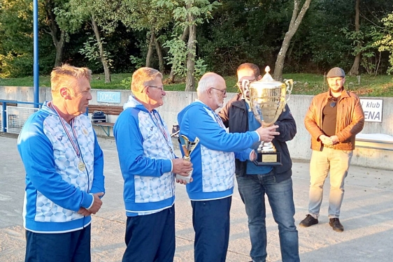 Pokal pobjedniku uručio Ervin Jurković, sin pokojnog Zlatka Jurkovića