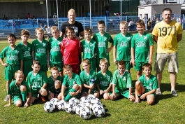 Andrej Prskalo s mladim nogometašima Rudara