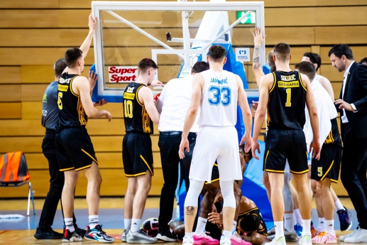 Direktor Rijekasporta najavio tužbu protiv KK-a Split zbog pada konstrukcije s košem