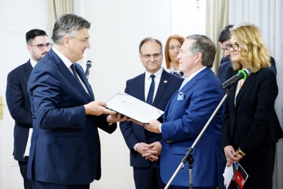 Andrej Plenković  uručio domovnicu Stephenu Belichicku