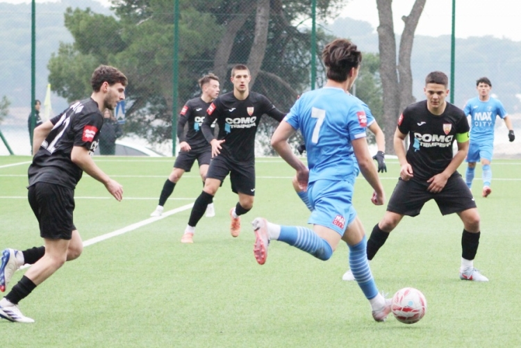 Nogometaši Grobničana pobijedili Uljanik u utakmici odigranoj na  Valkanama