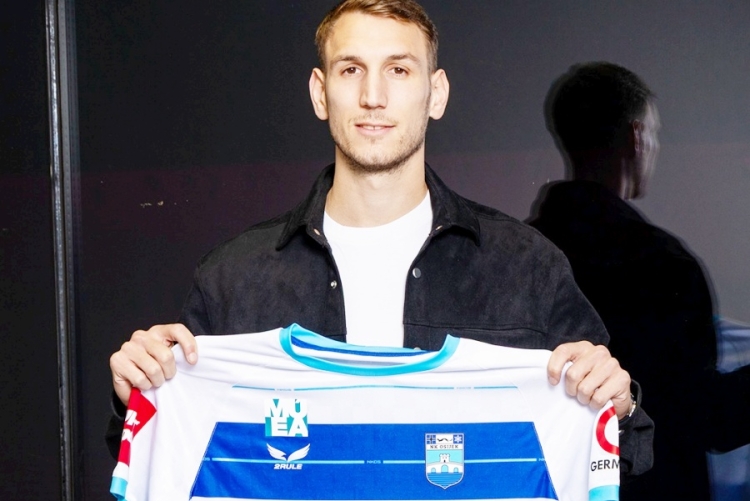 Tonino Teklić potpisao za Osijek, prvo pojačanje stiglo na posudbu iz Widzewa