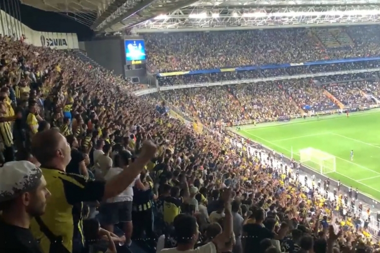 UEFA pokreće istragu protiv Fenerbahcea zbog sramotnog navijanja
