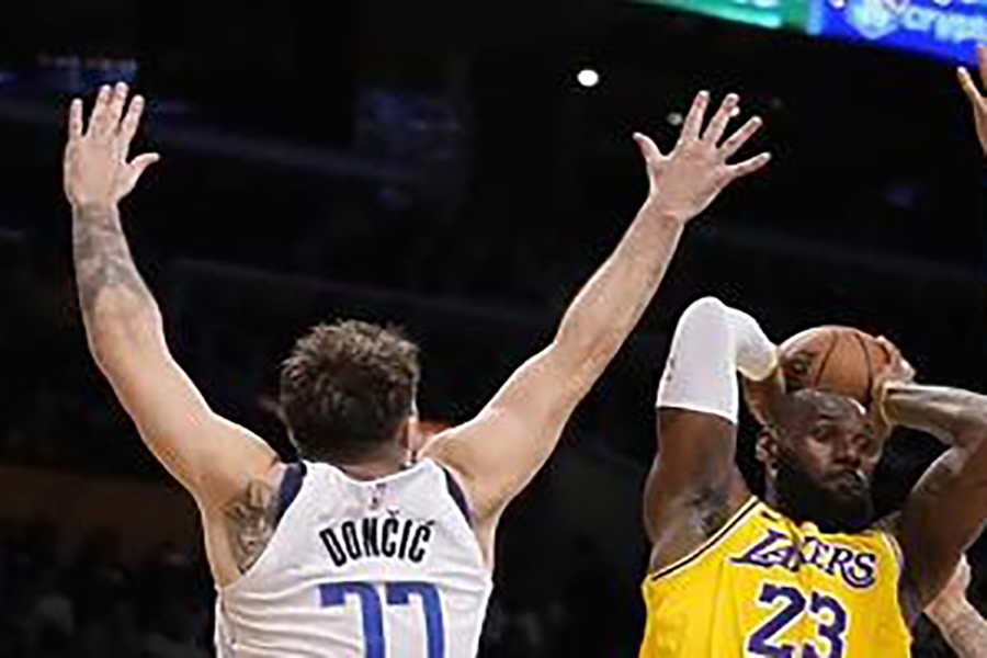 Luka Dončić i Kyrie Irving režirali pobjedu Dallasa nad LA Lakersima, poraz Šarićevih Warriorsa